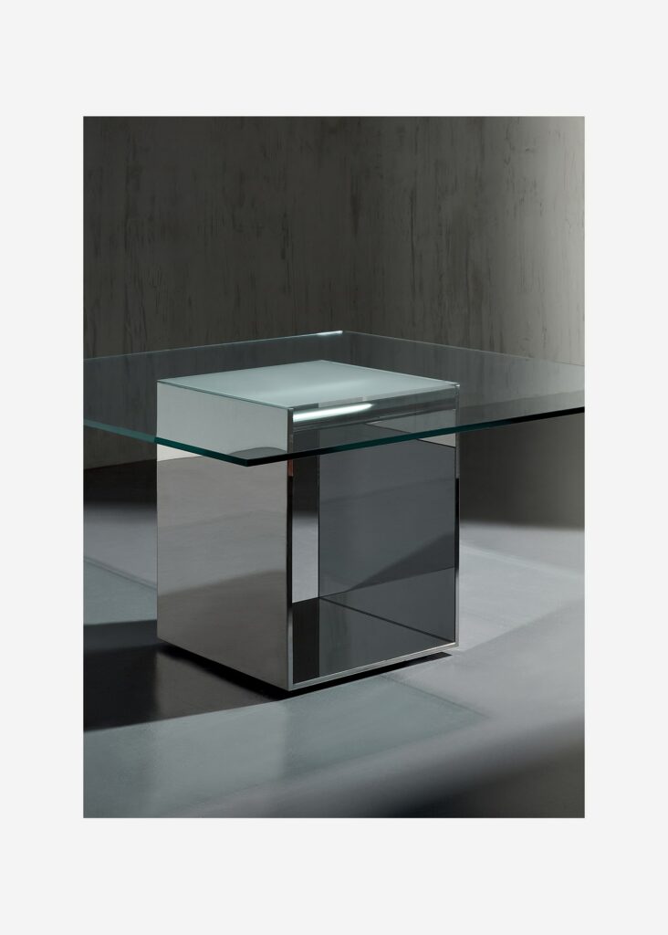acerbis-design-judd-glass-table-gal-2-min-732x1024.jpg